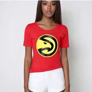 Women’s Red Tee - T-shirt Atlanta Hawks - Size M with Hawks Logo